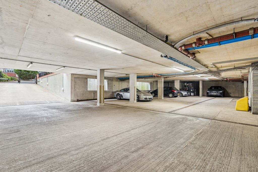 Additional image 16 of 2 bed flat for salePackhorse Road, Gerrards Cross, Buckinghamshire SL9