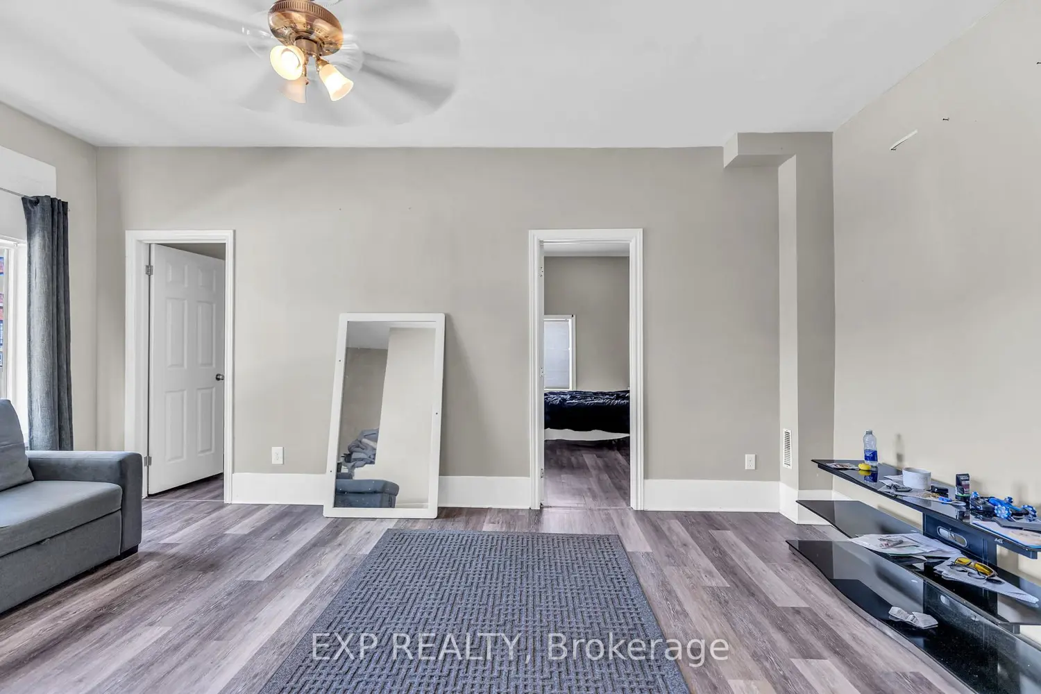553 Quebec Street photo 4
