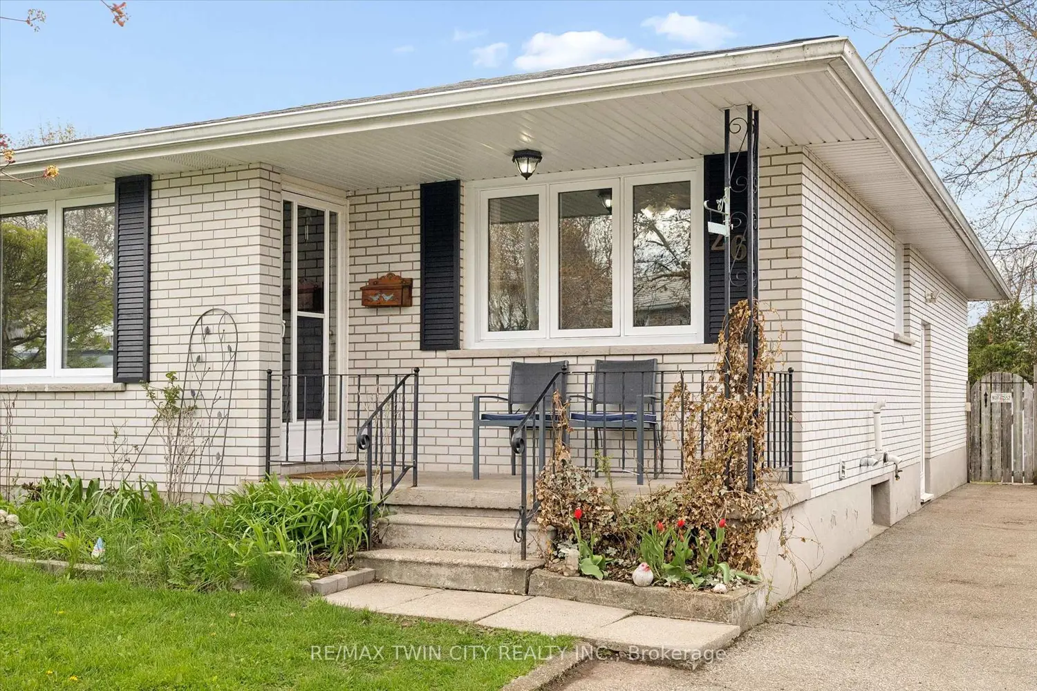 26 Tutton Place photo 3