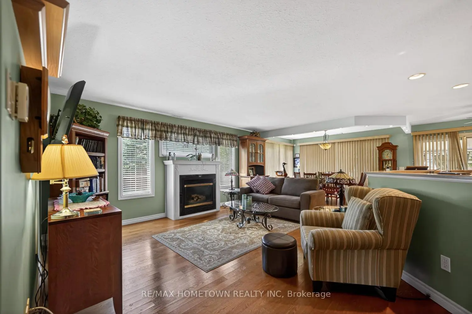 24 Regency Place photo 4