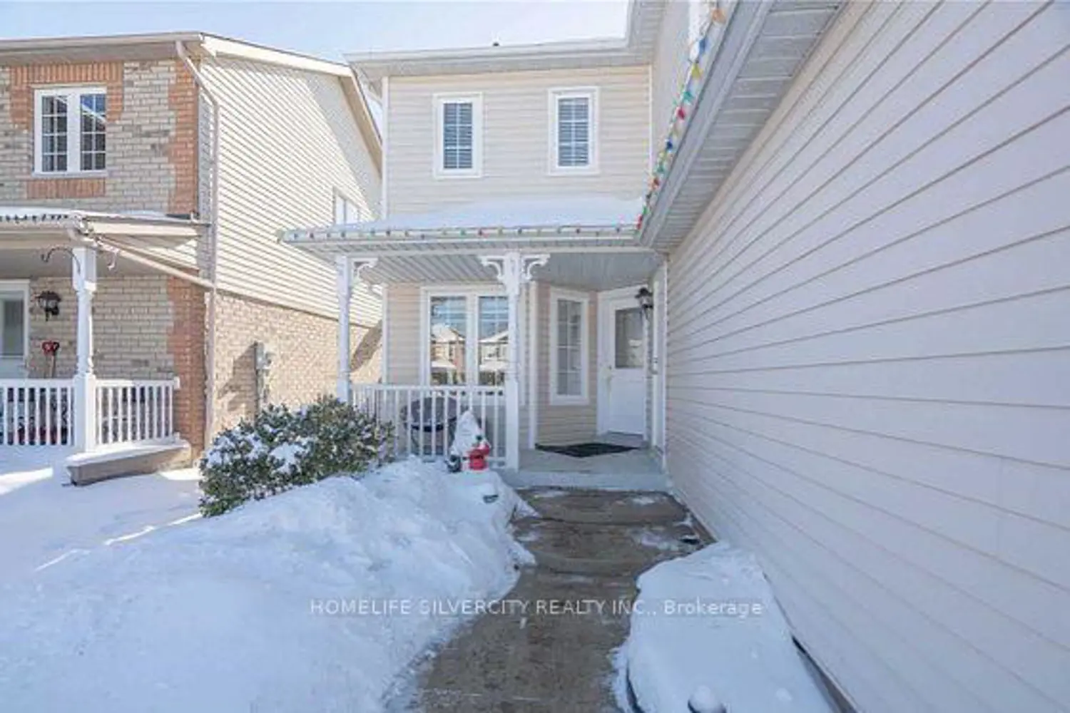 680 Langlaw Drive photo 2