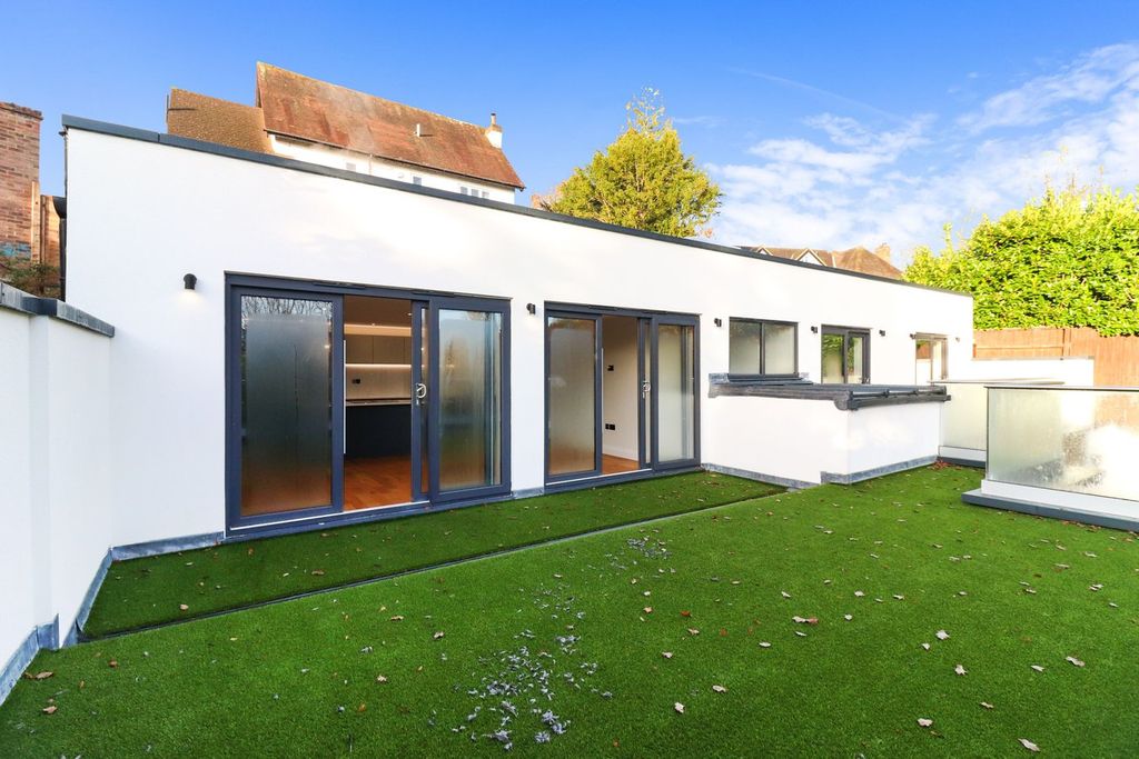 Additional image 11 of 2 bed flat for saleLower Road, Gerrards Cross SL9