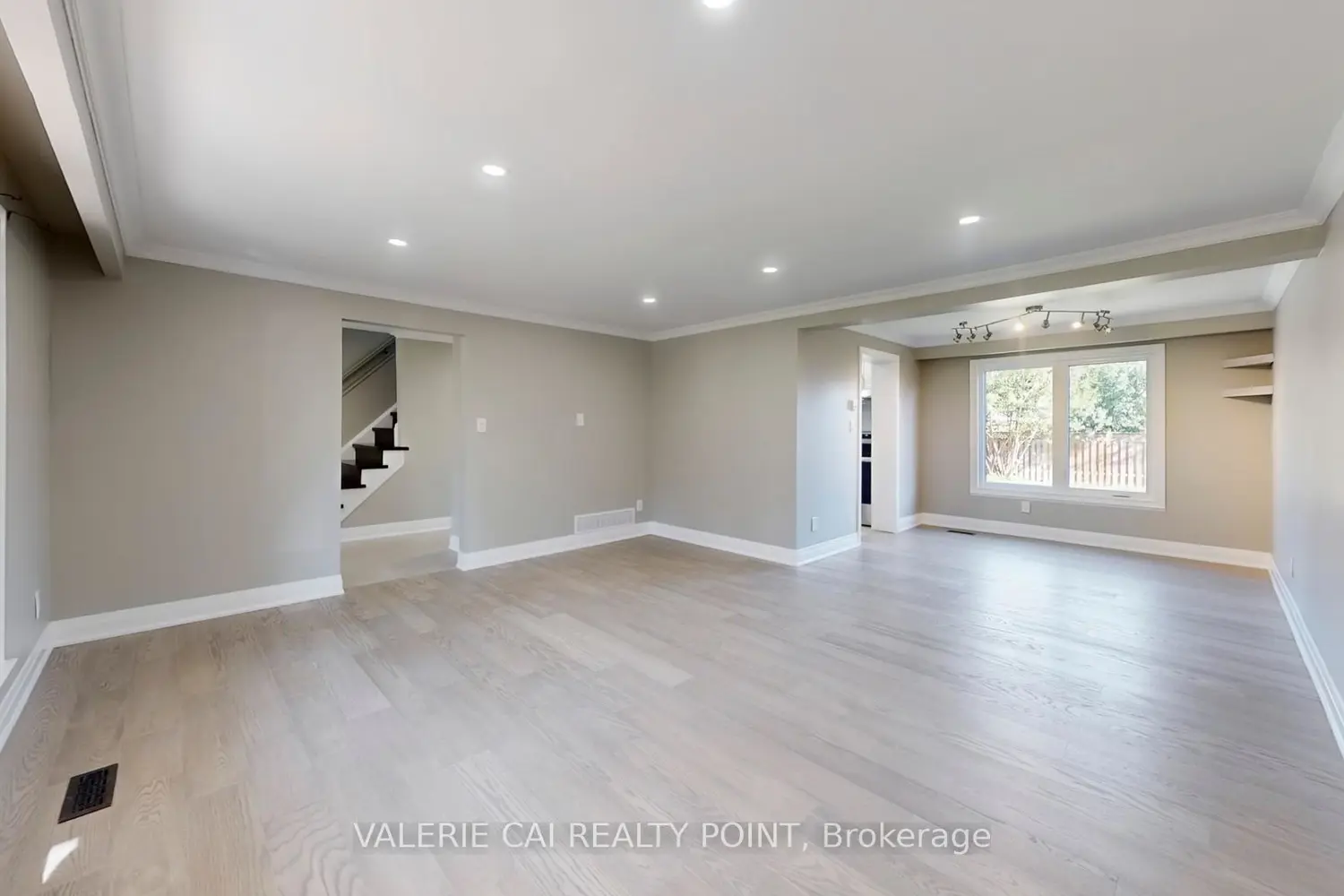96 Bolland Crescent photo 4