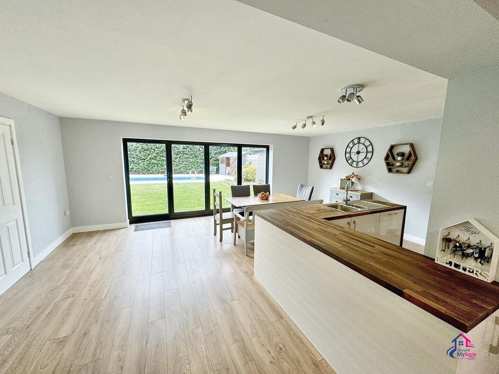 Additional image 3 of 6 bed detached house for saleManthorpe Road, Grantham NG31