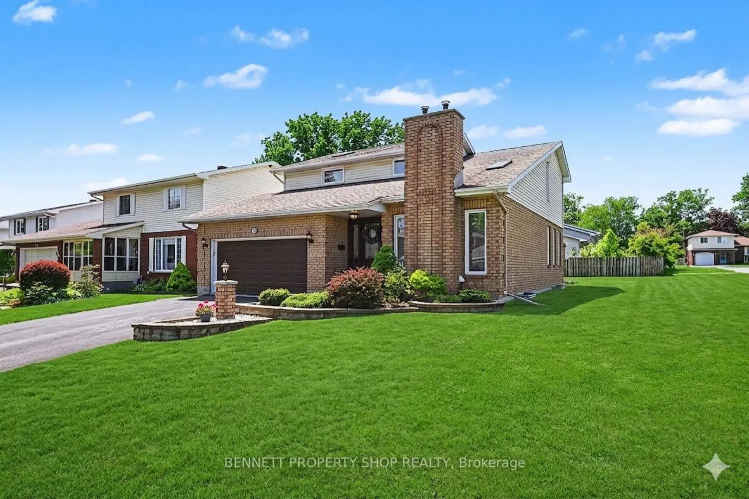 875 Kenyon Crescent photo 2