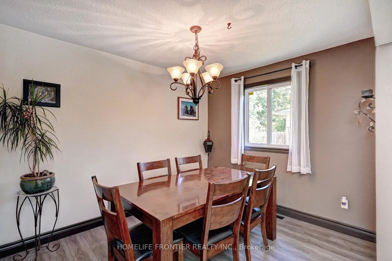 121 Forest Road photo 2