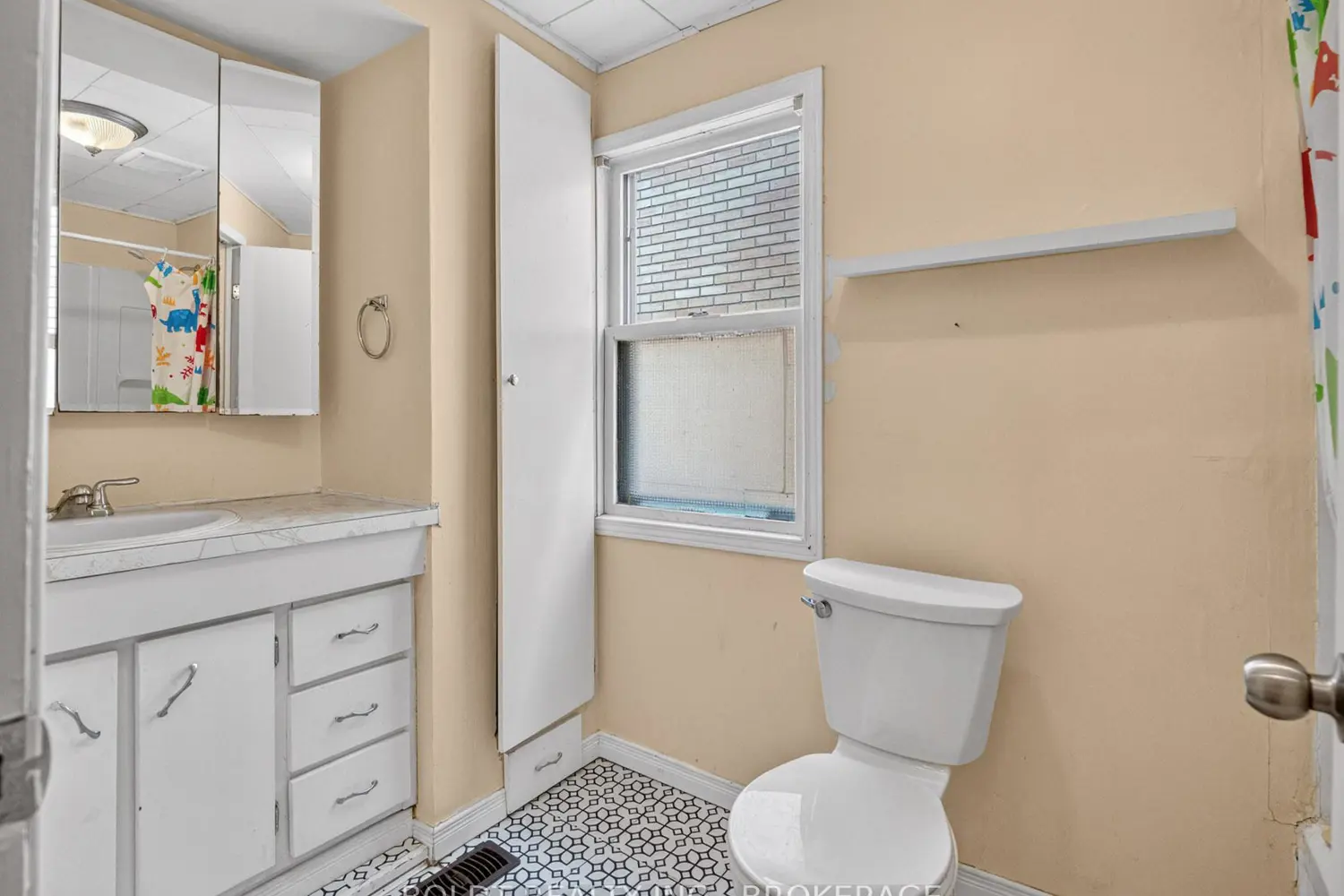 78 Maple Street photo 5