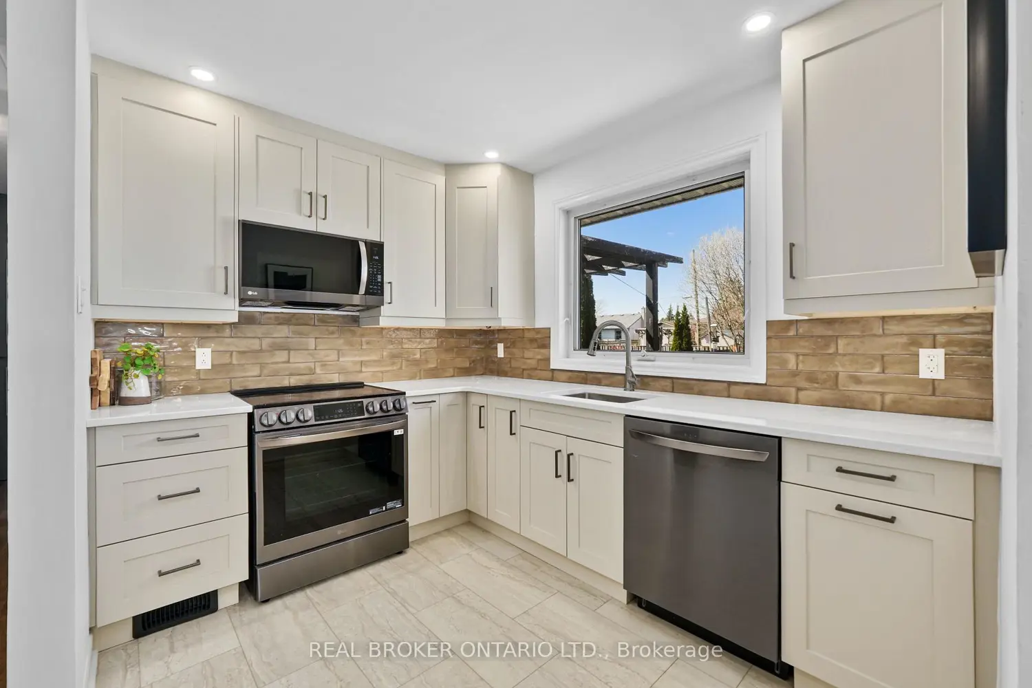 121 Goodfellow Road photo 5