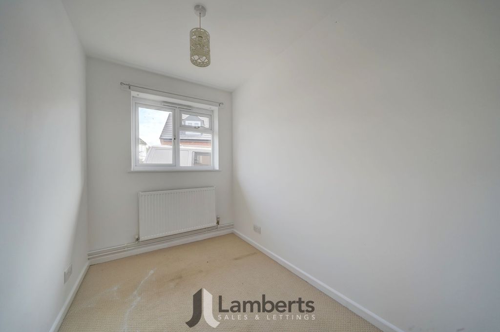 2 bed flat for saleSchool Road, Evesham WR11 photo 5