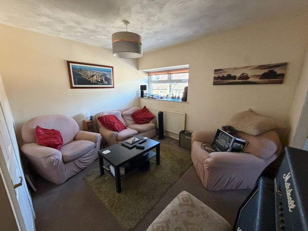 2 bed flat for saleFlat 5 Penrhiwfer Court, Penrhiwfer Road, Tonyrefail, Porth CF39