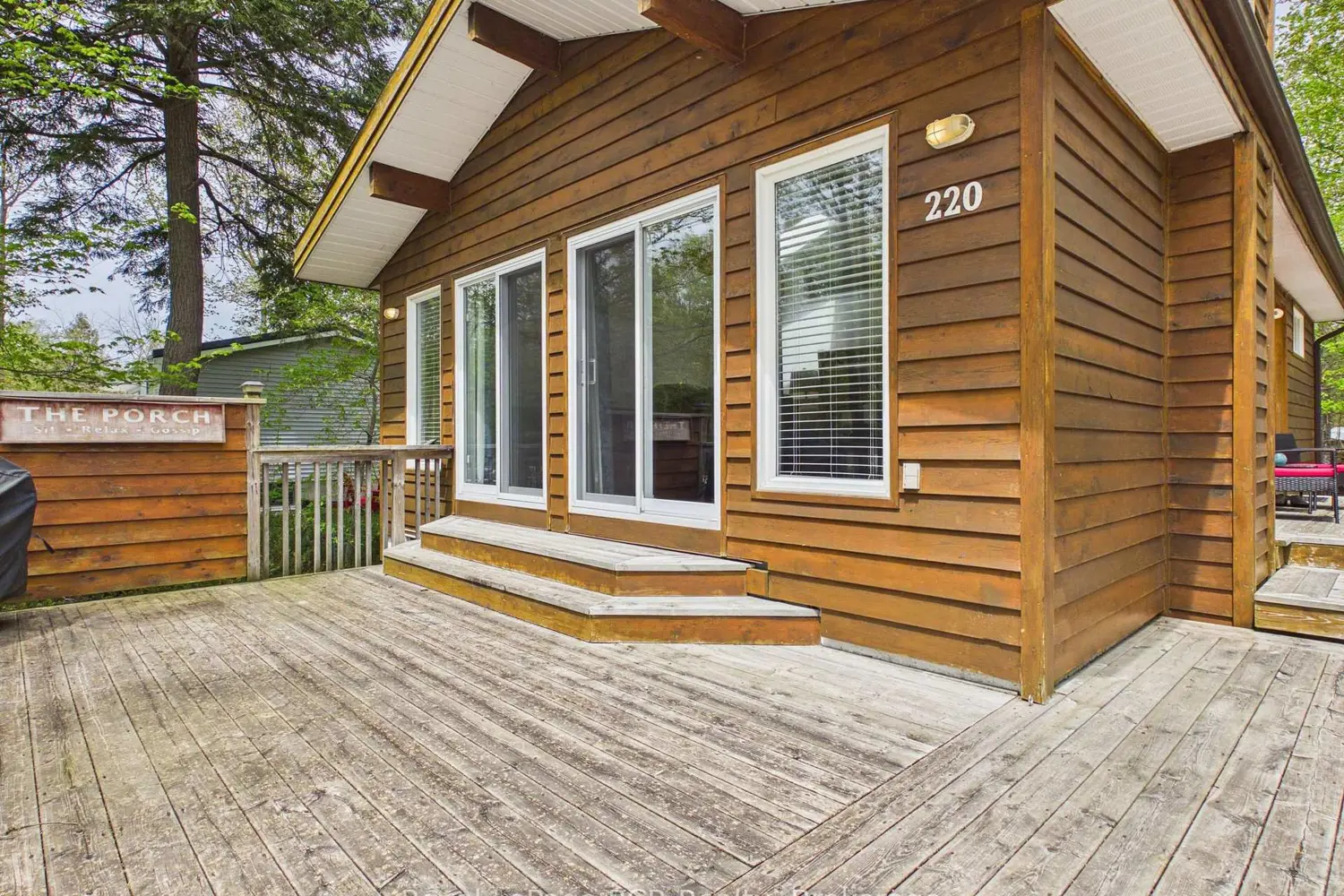 220 Shadywood Crescent photo 3