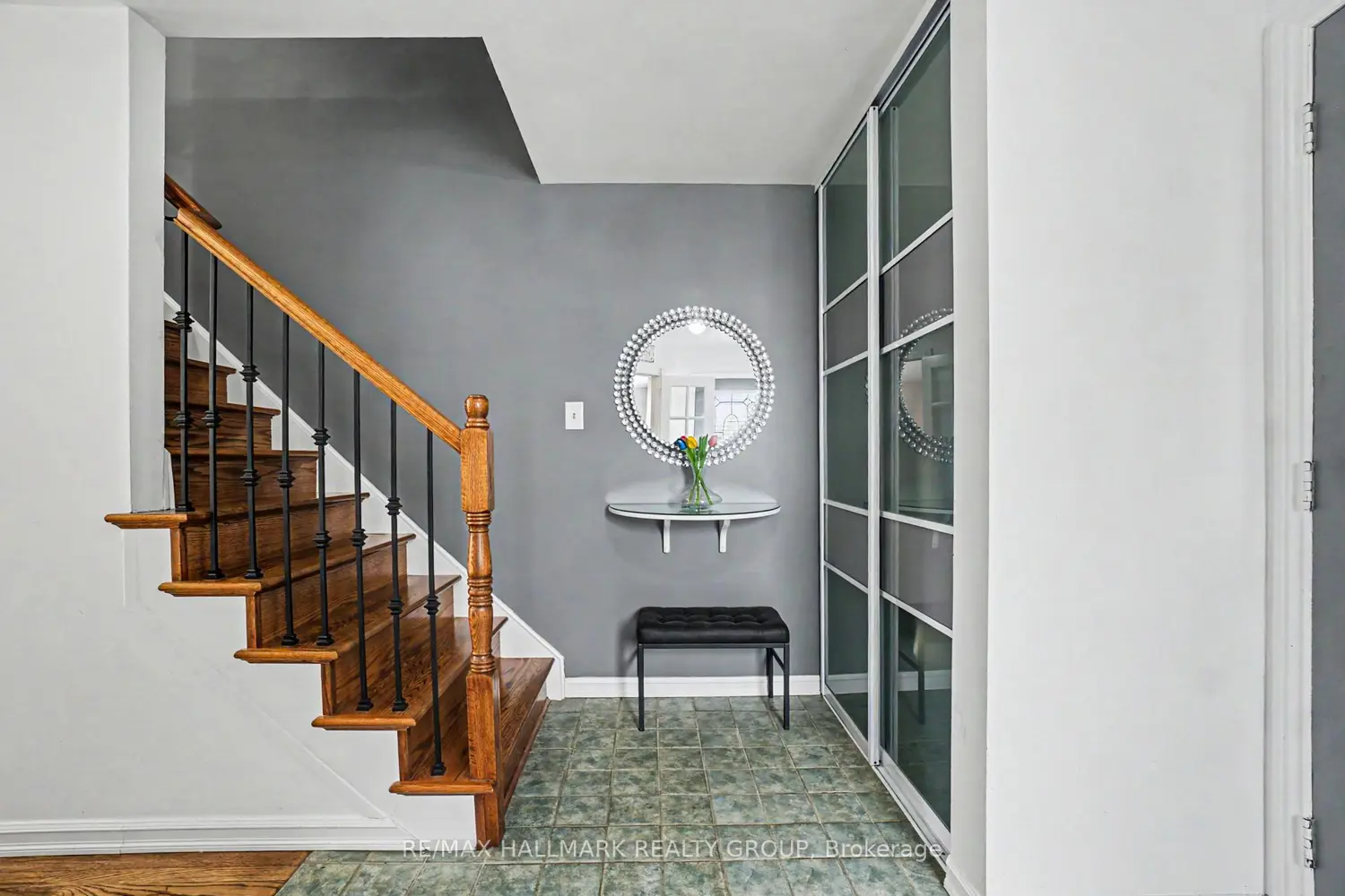 2056 Wildflower Drive photo 2