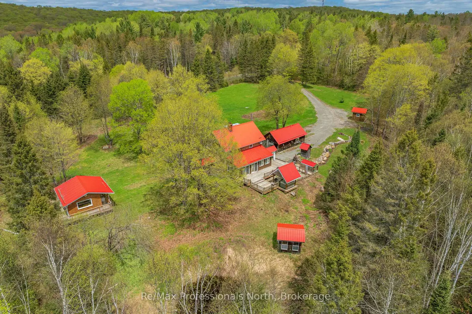 3569 Chetwynd Road photo 2