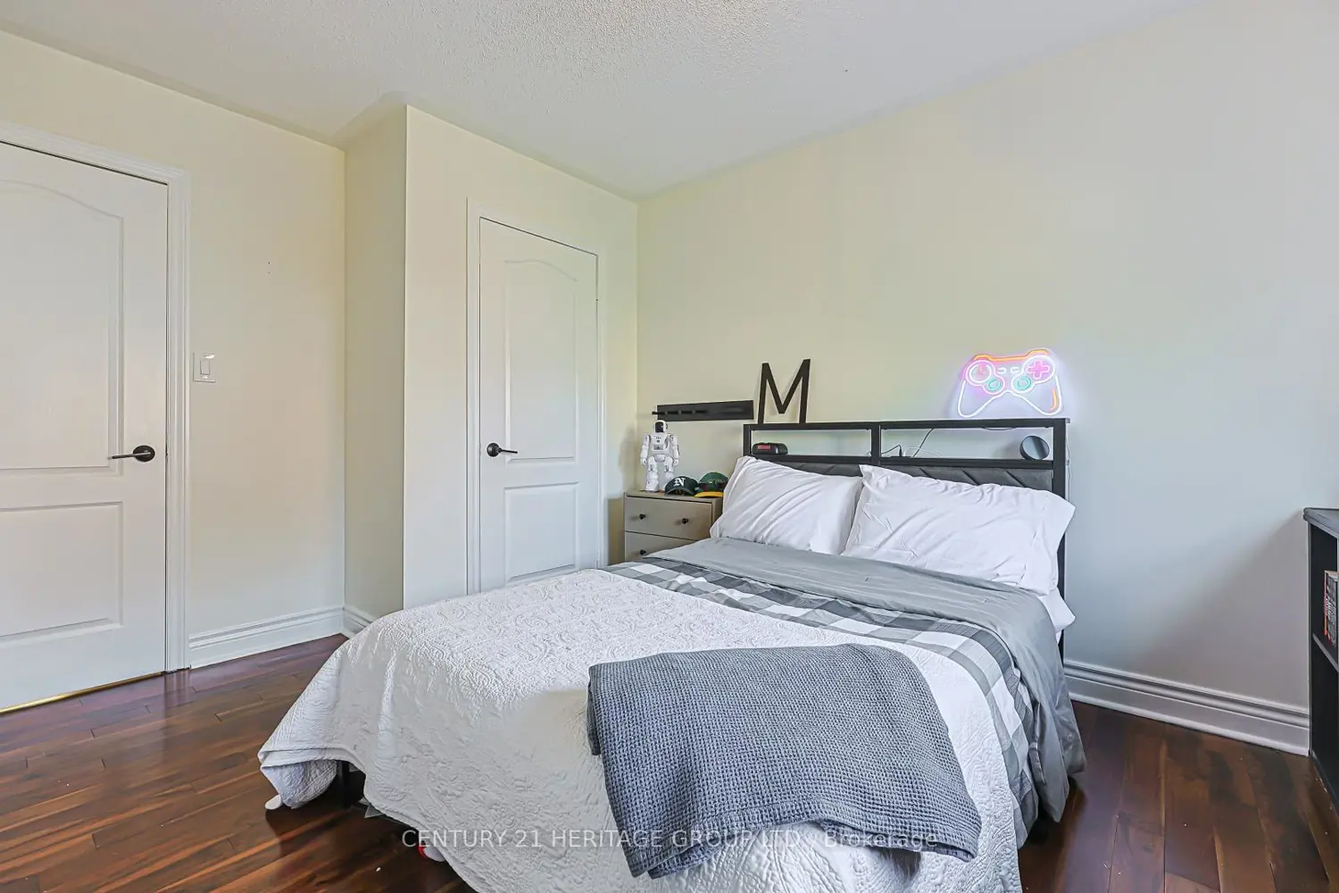 Additional image 9 of 996 Oaktree Crescent