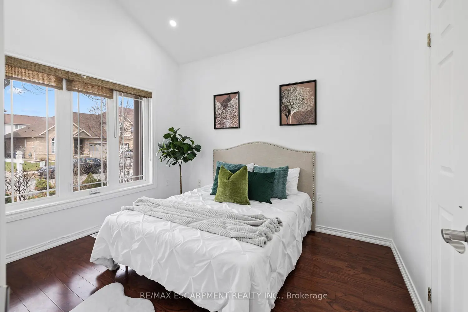 39 Mckibbon Avenue photo 4