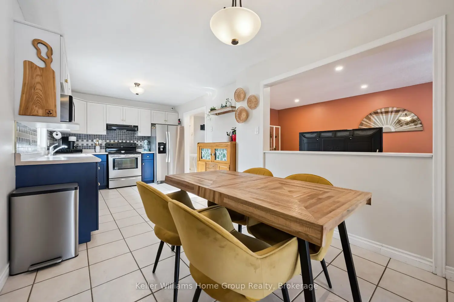 758 Victoria Terrace photo 5