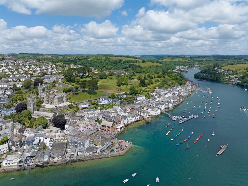 Additional image 3 of 2 bed flat for sale20 Place Road, Fowey PL23