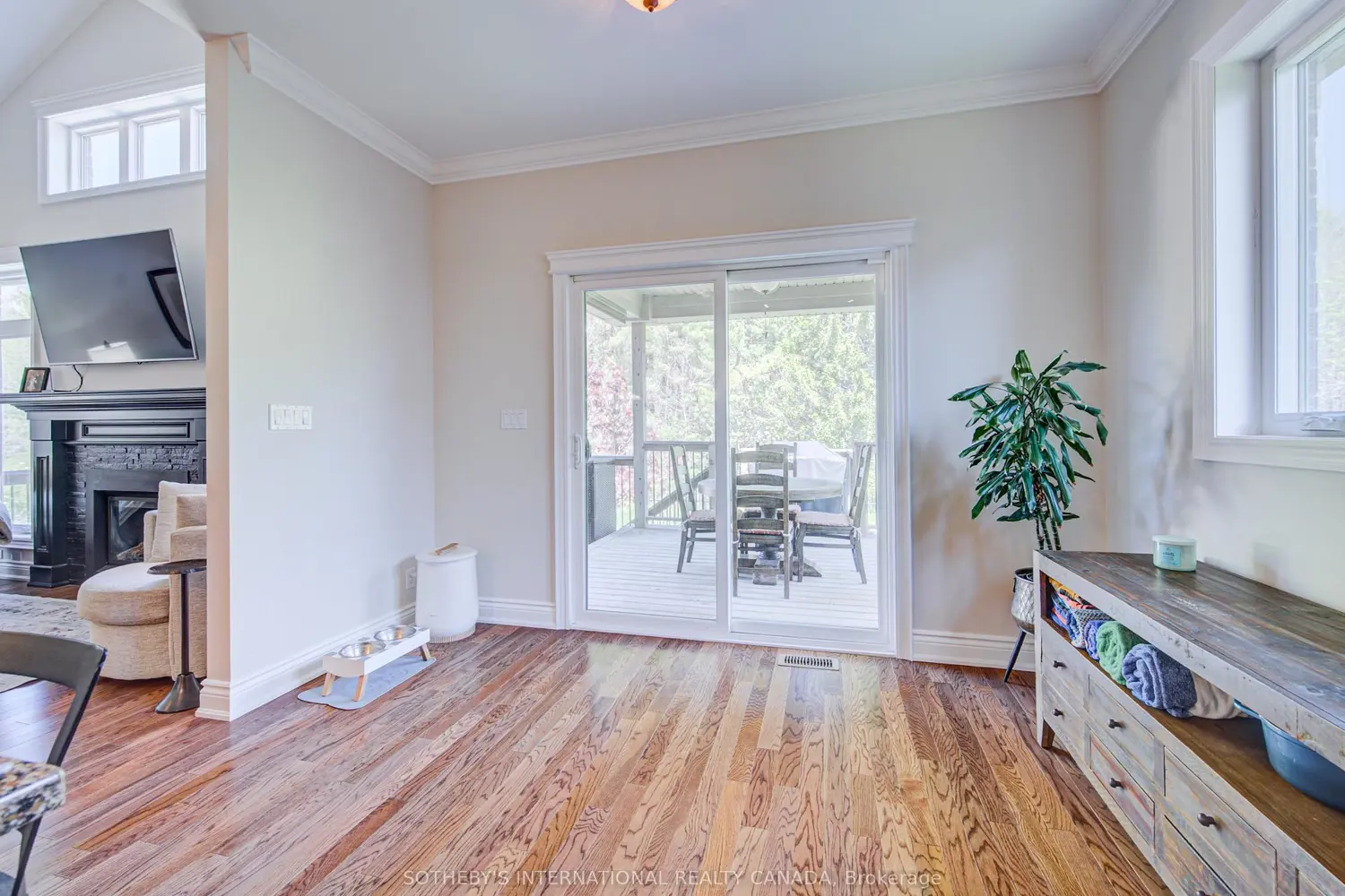 122 Angler Avenue photo 3