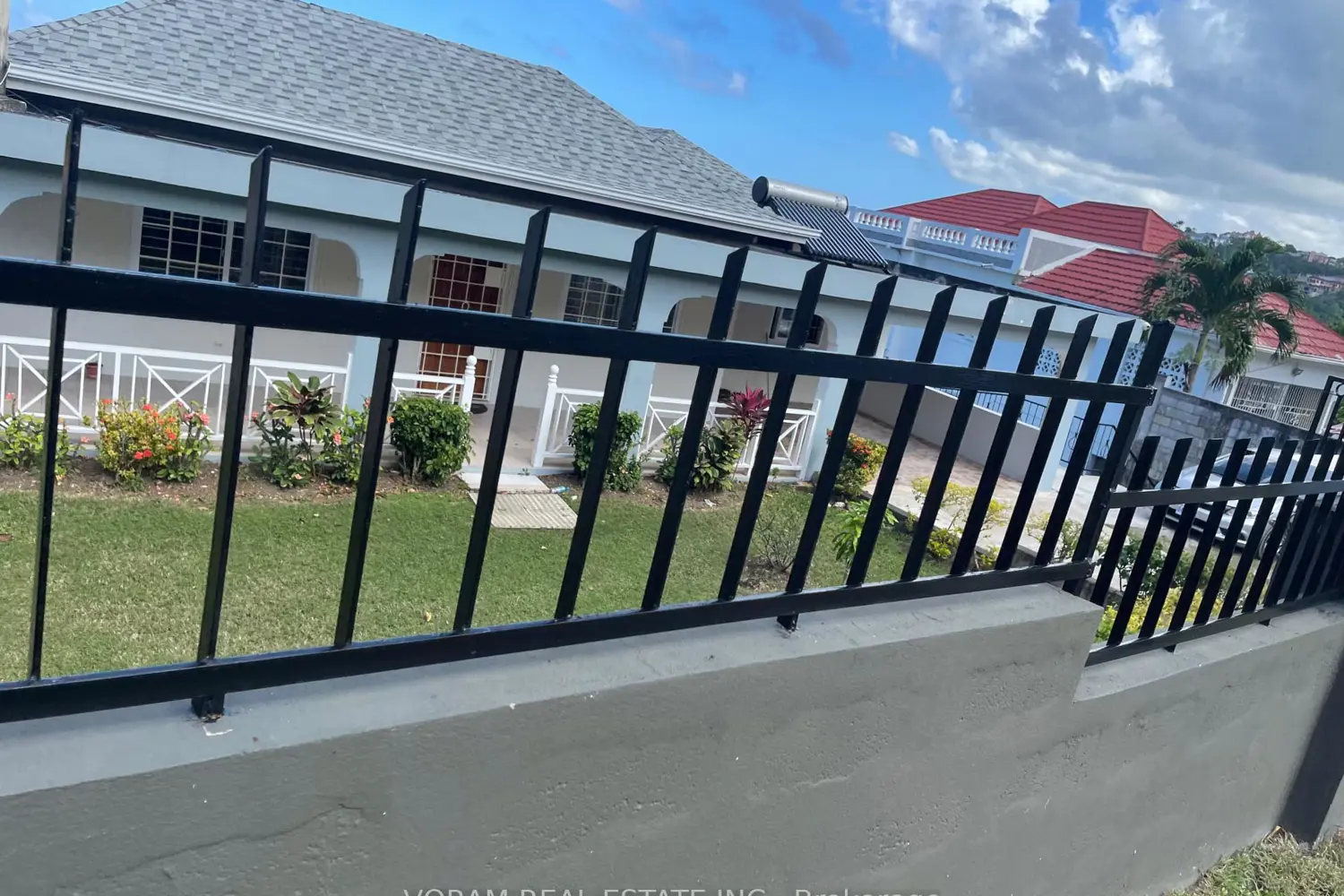 33 Hillside Close photo 2
