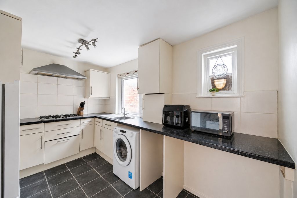 Additional image 6 of 2 bed flat for saleMarlborough Street, Faringdon, Oxfordshire SN7