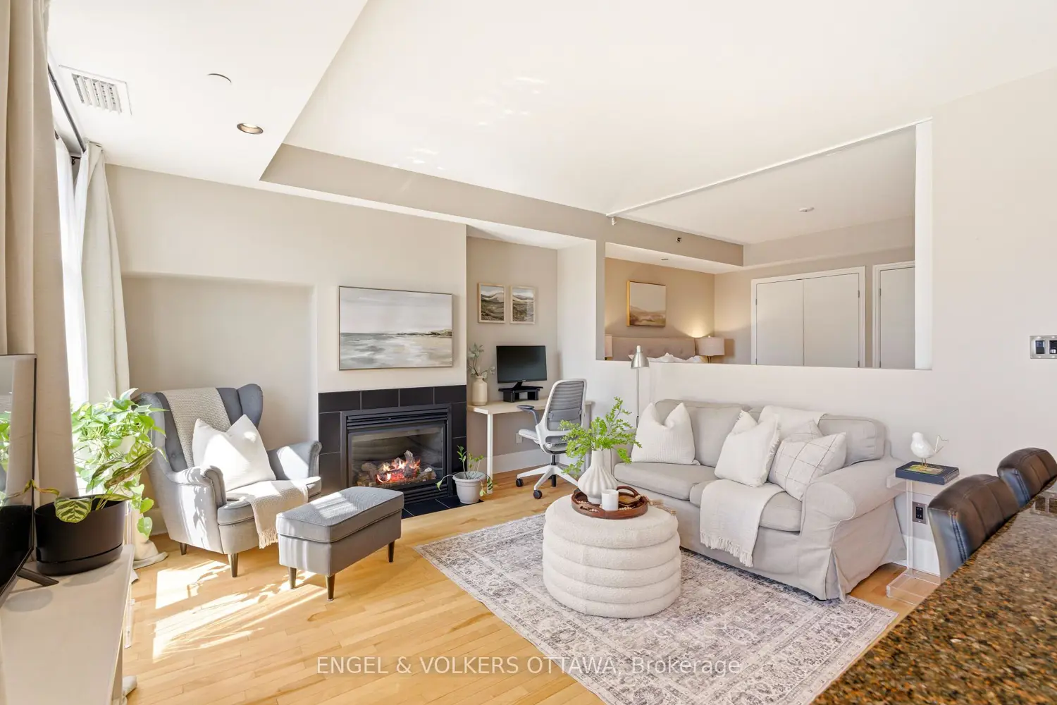 808 Bronson Avenue 310 photo 3