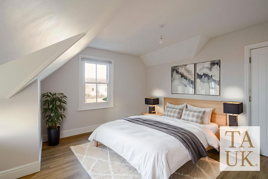 Additional image 10 of 2 bed flat for saleStanley Road, Felixstowe IP11