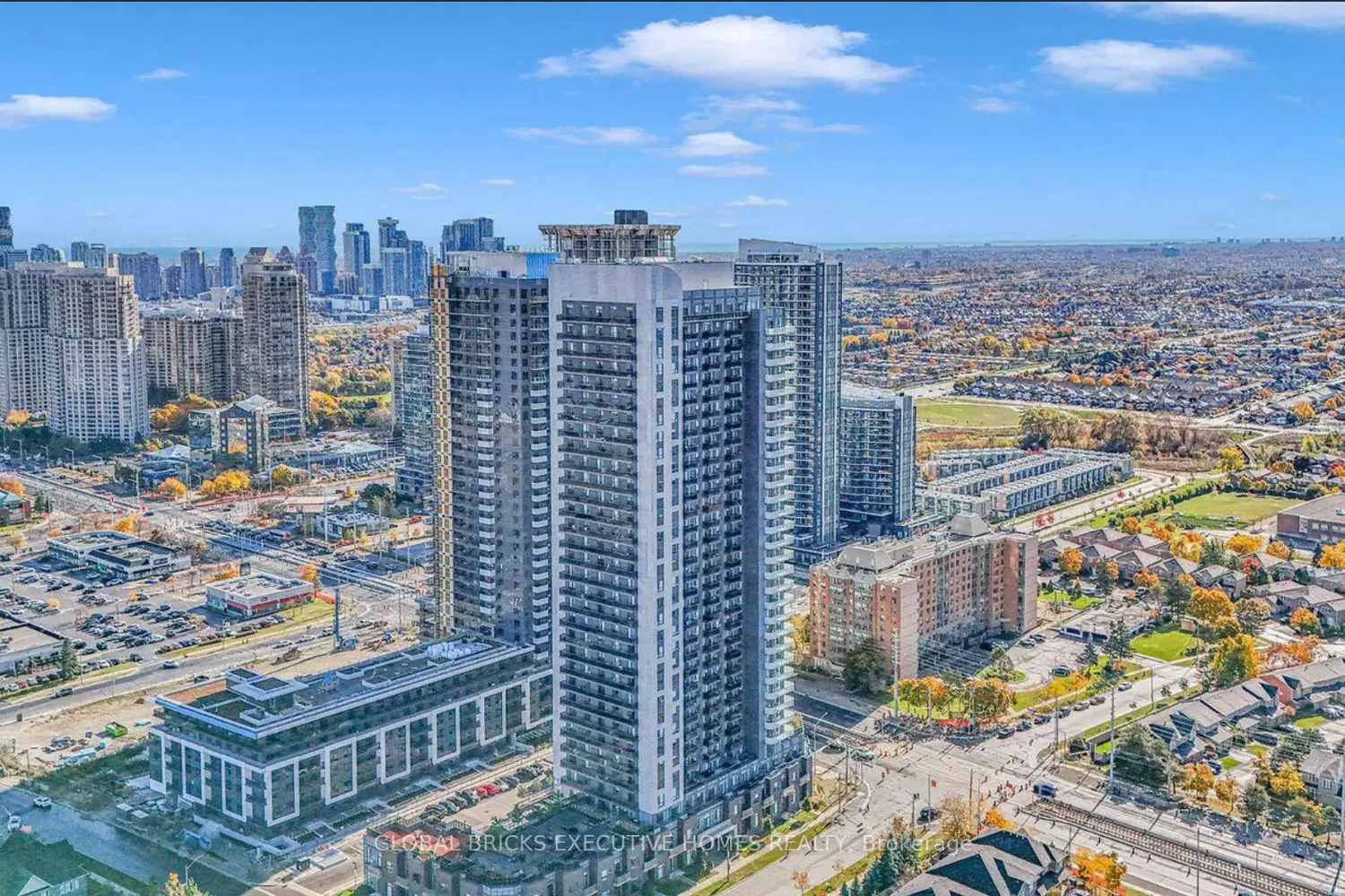 8 Nahani Way 1106 photo 2