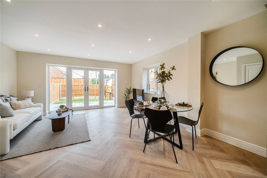 Additional image 2 of 3 bed semi-detached house for salePark Road, Farnborough, Hampshire GU14