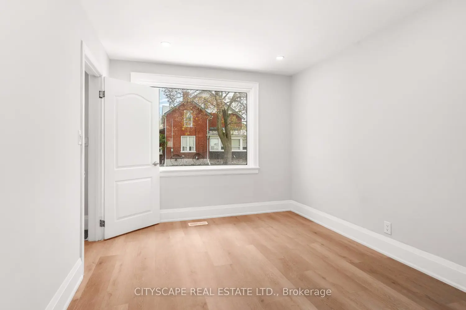 446 Argyle Street photo 3