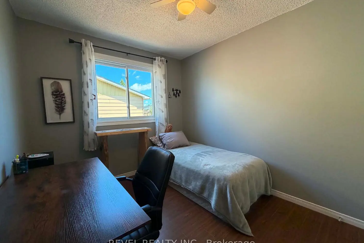Additional image 10 of 894 Suzanne Street