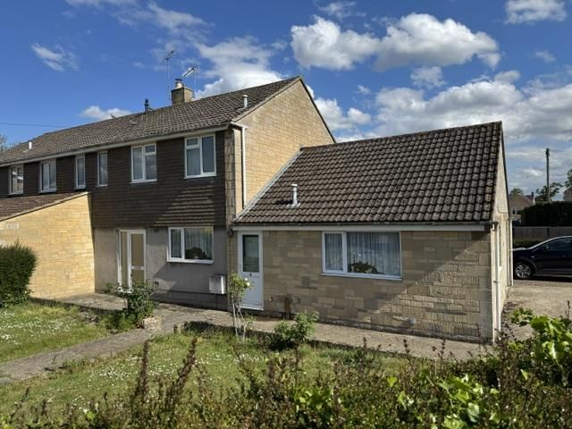 3 bed semi-detached house for saleChurchill Place, Fairford GL7