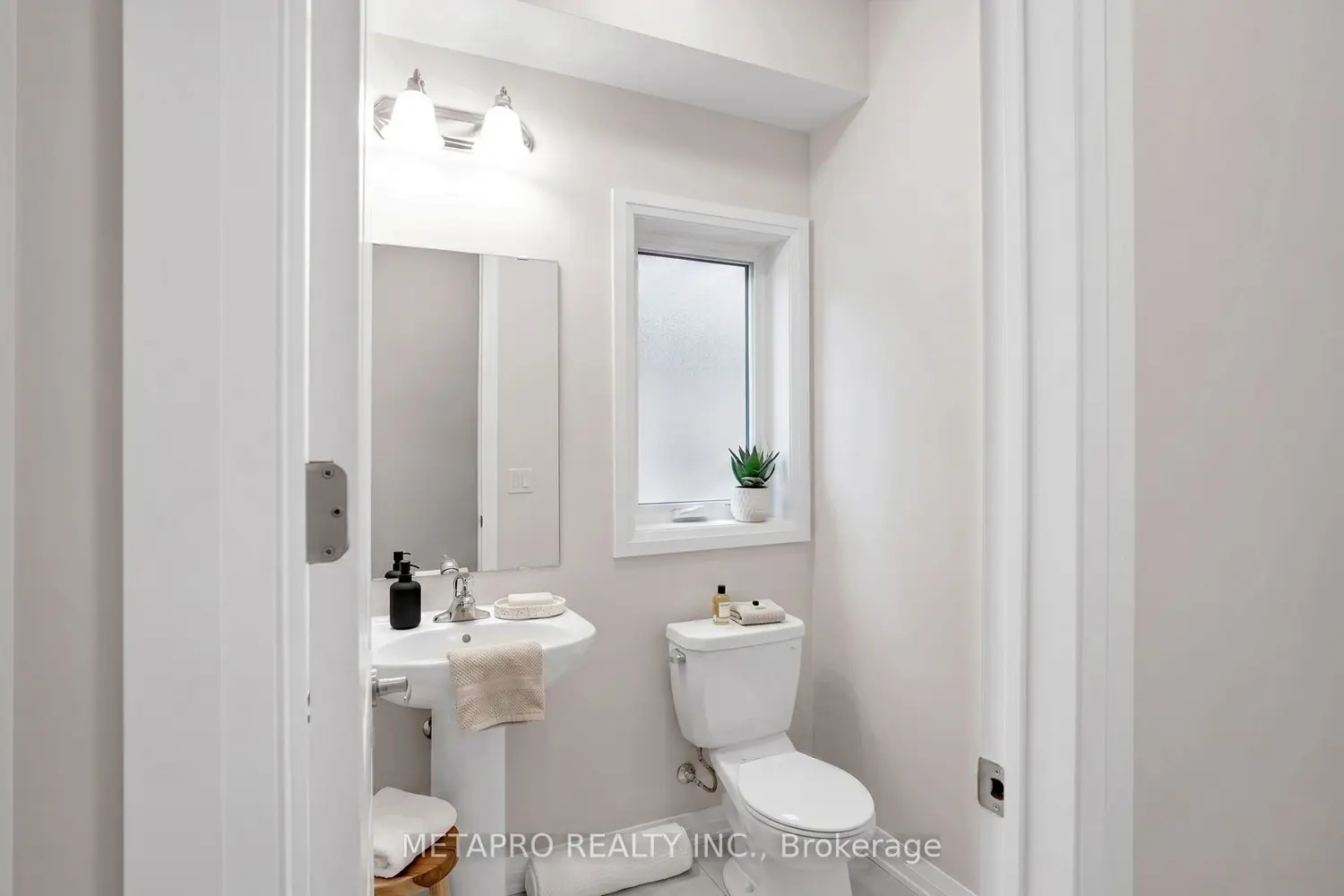 109 Dingman Street photo 3
