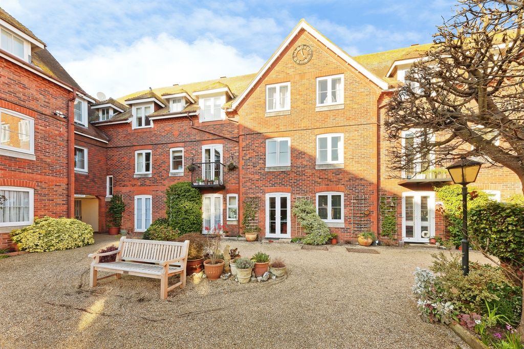 1 bed flat for saleGange Mews, Faversham ME13