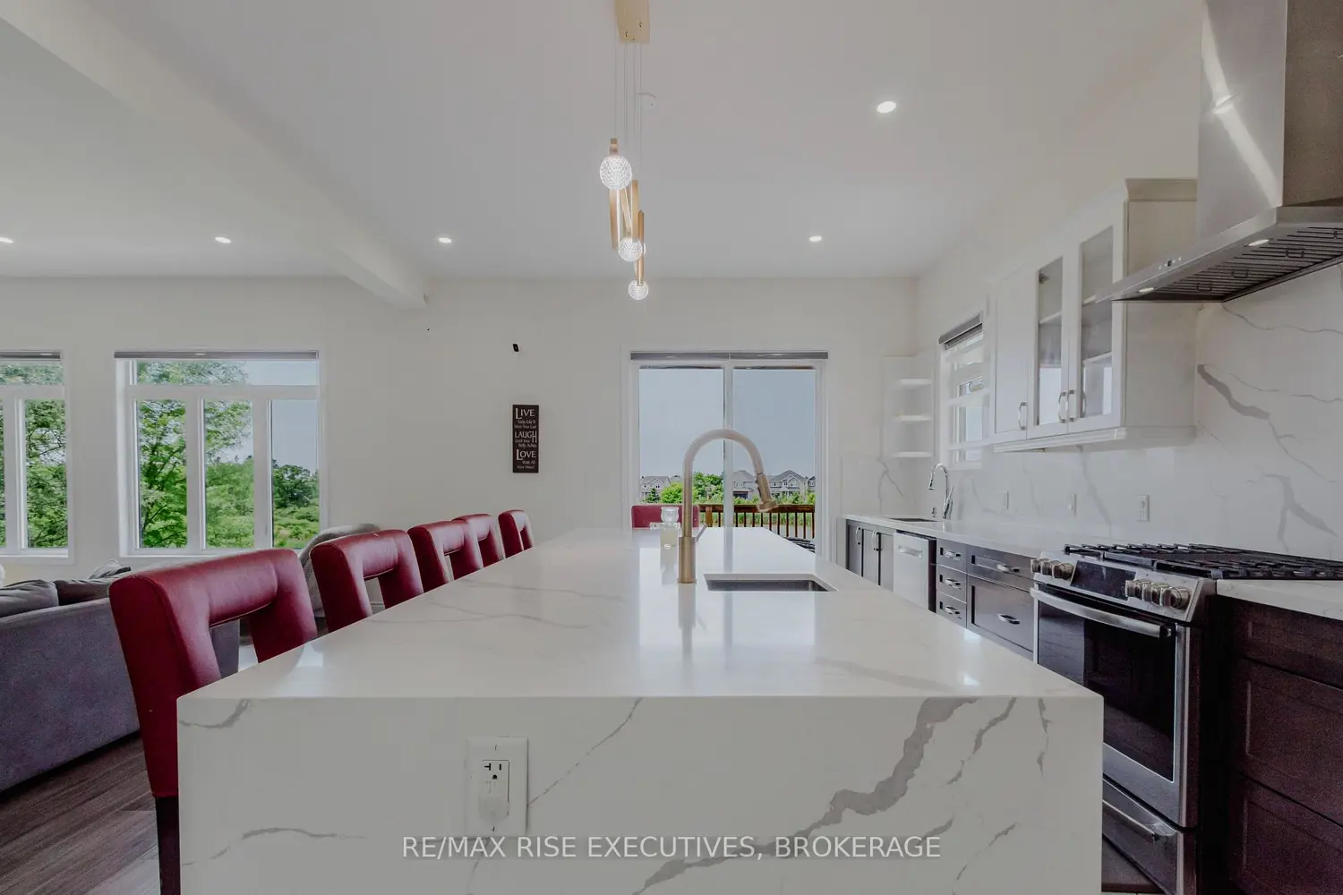 491 Beth Crescent photo 4