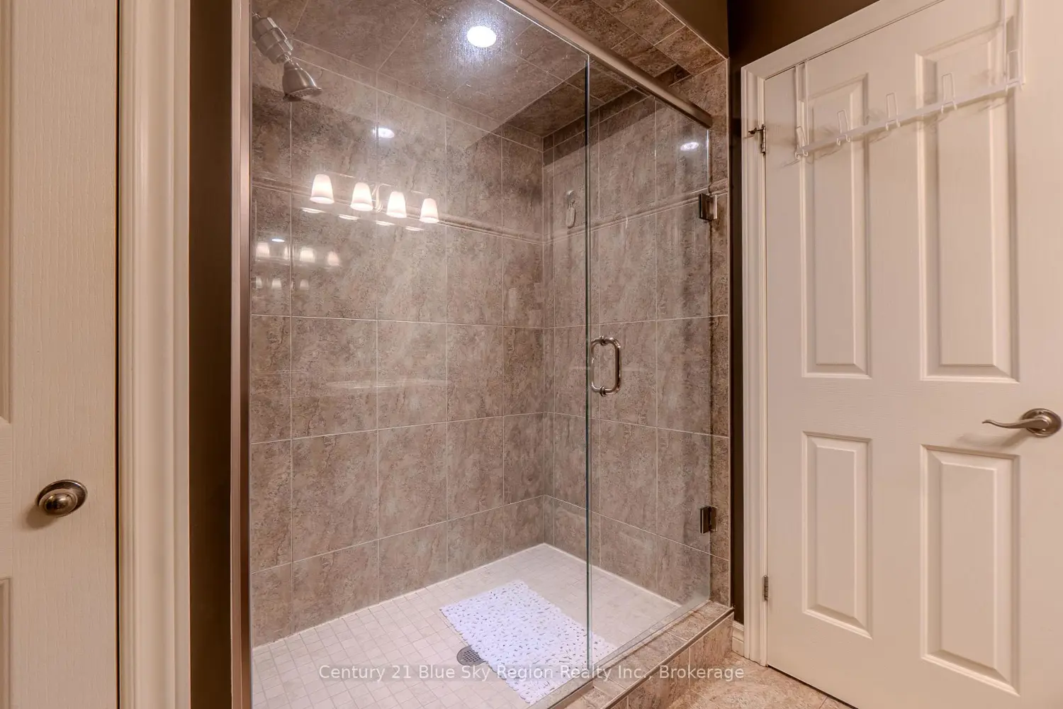 Additional image 13 of 10 Linden Lane