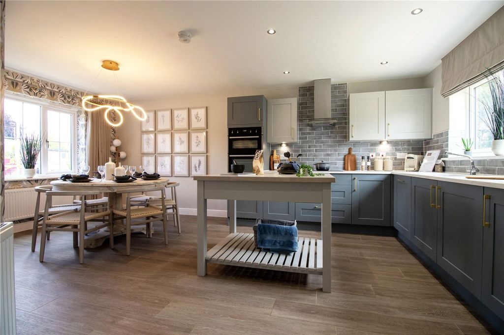 4 bed detached house for saleDamson Close, Lea DN21 photo 3
