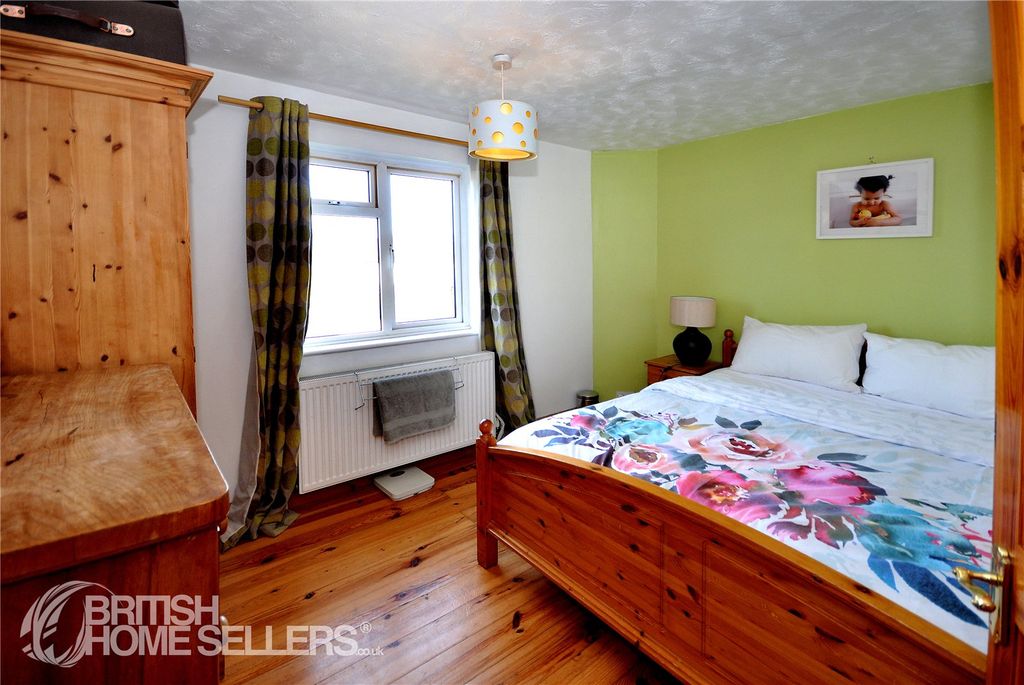 Additional image 13 of 4 bed semi-detached house for saleHind Crescent, Erith DA8