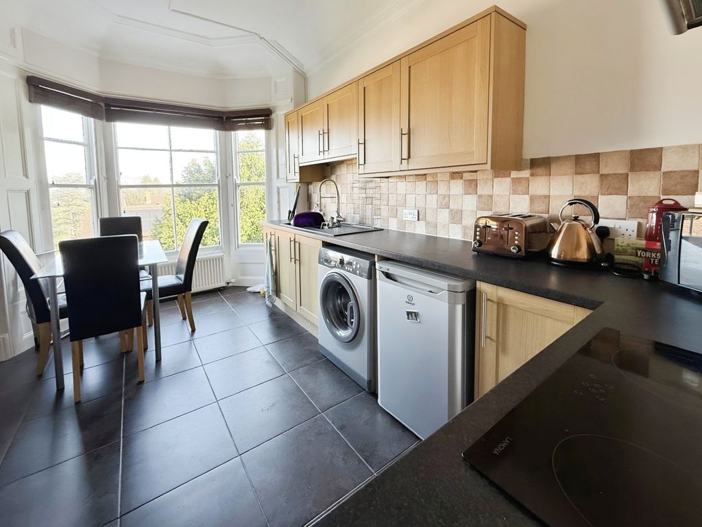 Additional image 5 of 3 bed flat for saleWestlands Avenue, Grimsby, Lincolnshire DN34