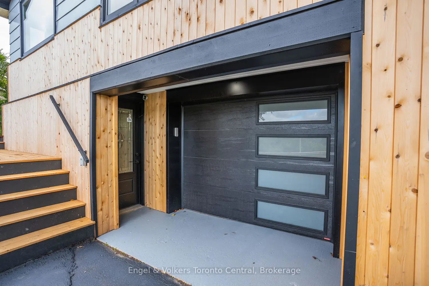 873 9Th Avenue photo 3
