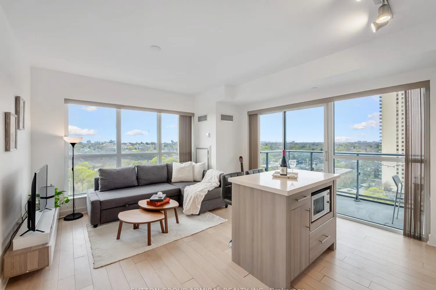 58 Orchard View Boulevard 1202