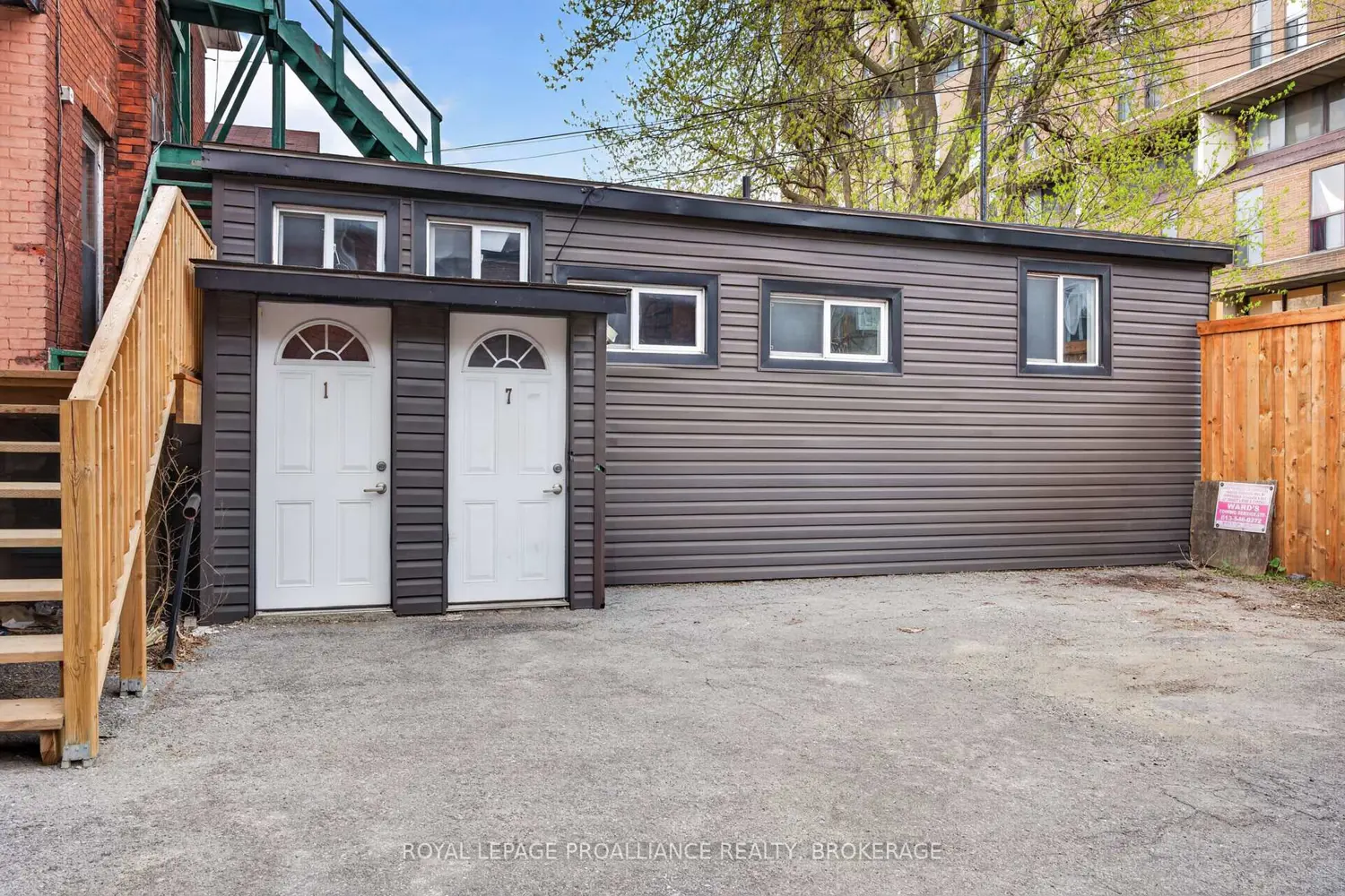 322 Queen Street photo 3