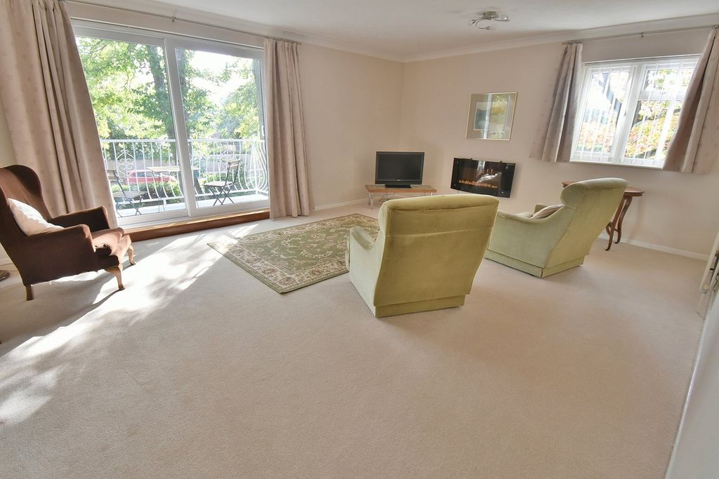 Additional image 6 of 2 bed flat for saleBeaufoys Avenue, Ferndown BH22