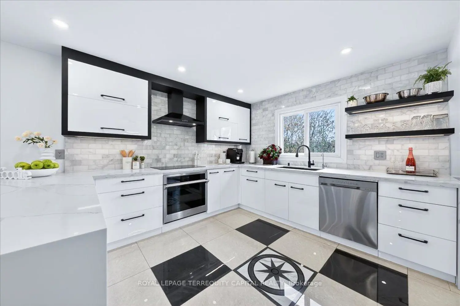 8 Marchwood Crescent photo 5