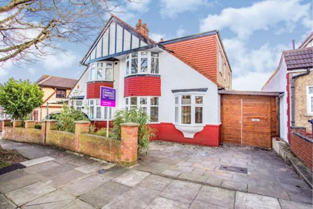 5 bed semi-detached house for saleFarndale Crescent, Greenford UB6