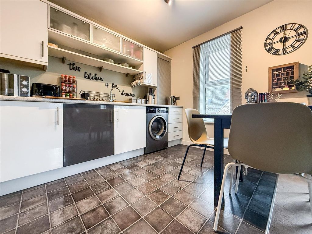 Additional image 4 of 2 bed flat for saleOysell Gardens, Portchester PO16