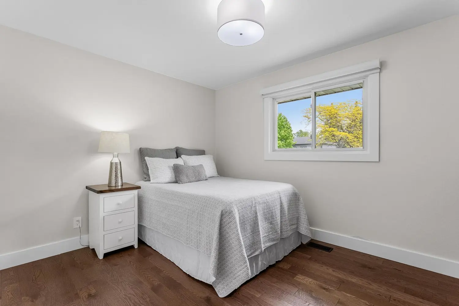 24 William Avenue photo 4