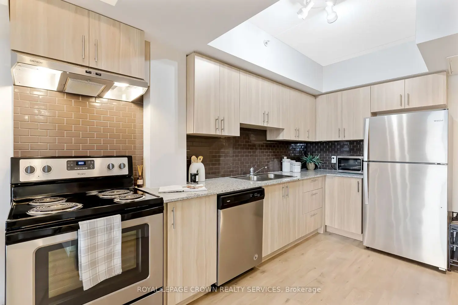 Additional image 9 of 275 Larch Street G603