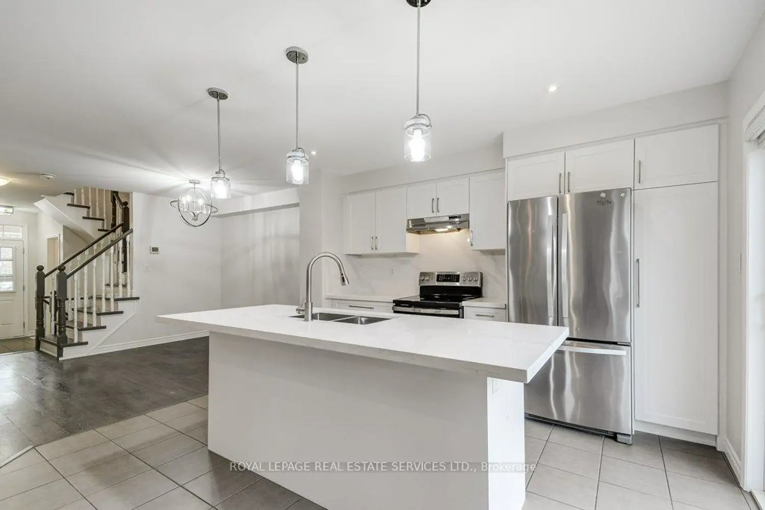329 Gooding Crescent photo 4