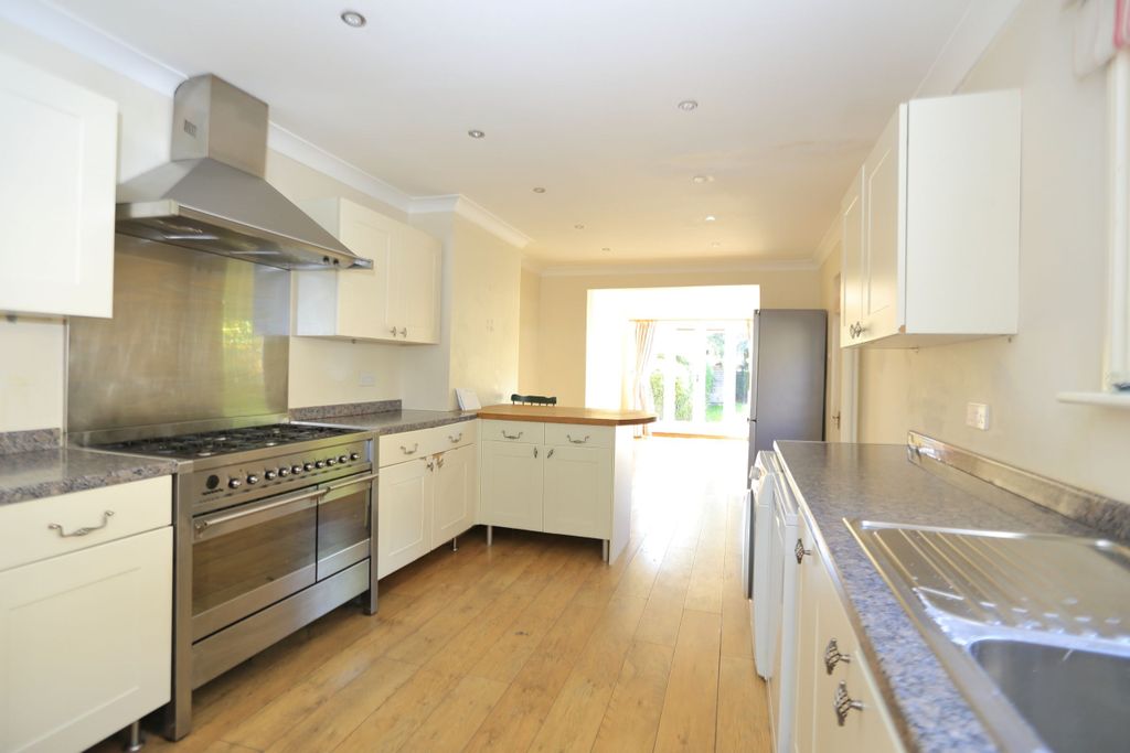 Additional image 4 of 6 bed semi-detached house for saleNewton Road, Faversham ME13