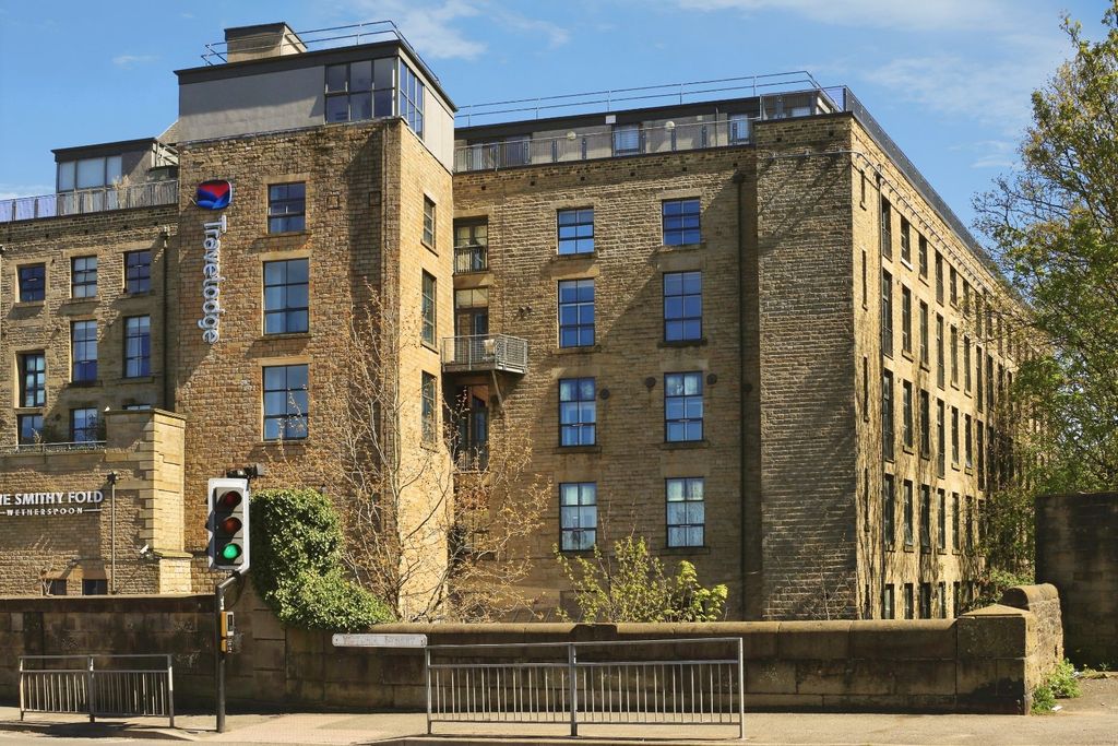 2 bed flat for saleVictoria Street, Glossop, Derbyshire SK13